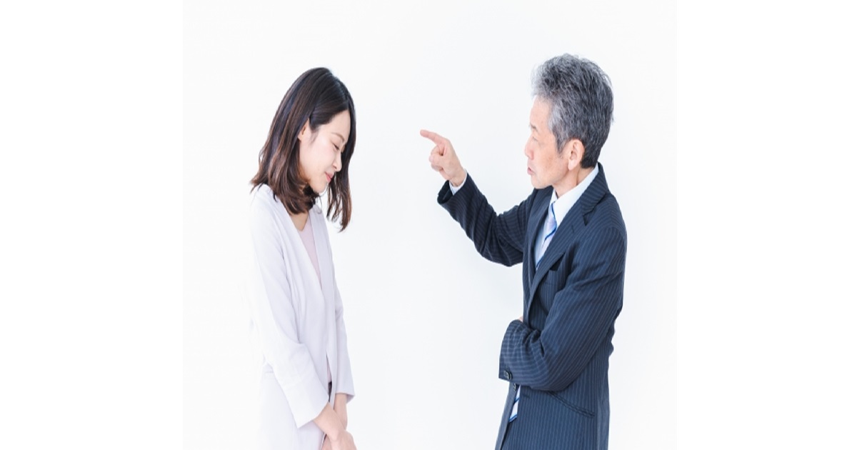 An illustration of the Japanese "Senpai-Kohai" system in an office, showing a junior employee (kohai) respectfully learning from a senior (senpai), highlighting this unique social hierarchy.