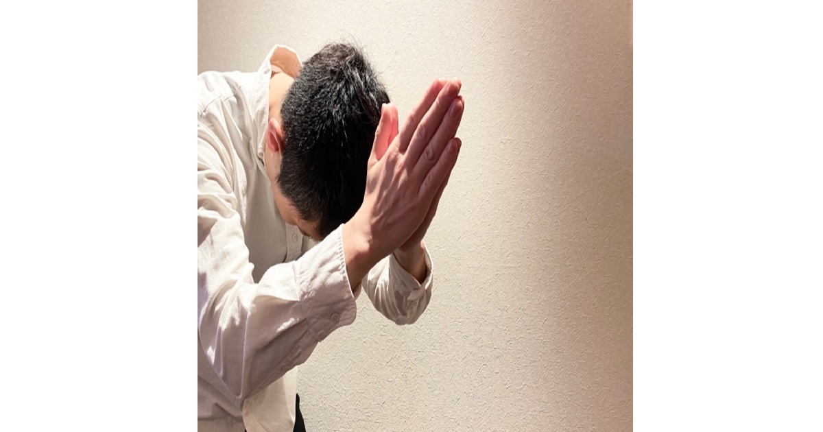 A Japanese person bowing politely, illustrating the culture of saying "sumimasen"